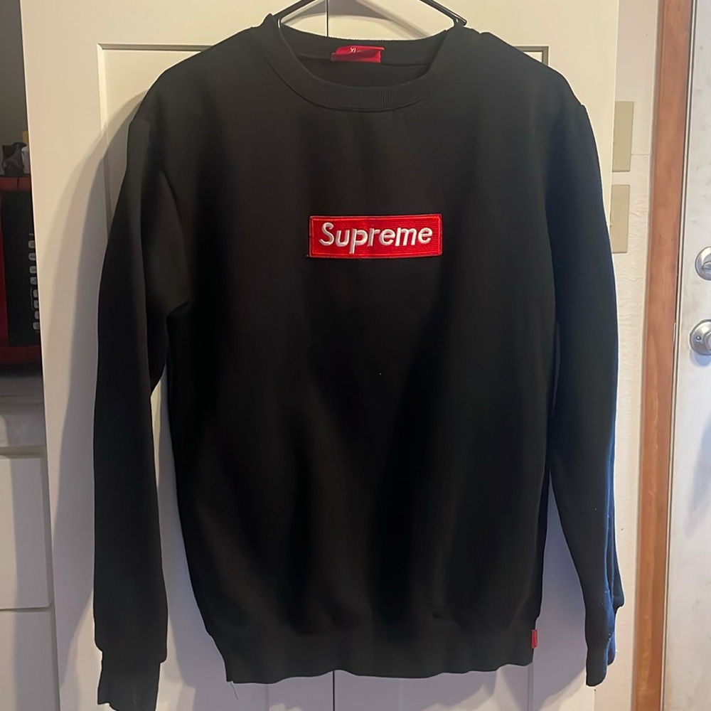 SUPREME Logo Crewneck Sweatshirt